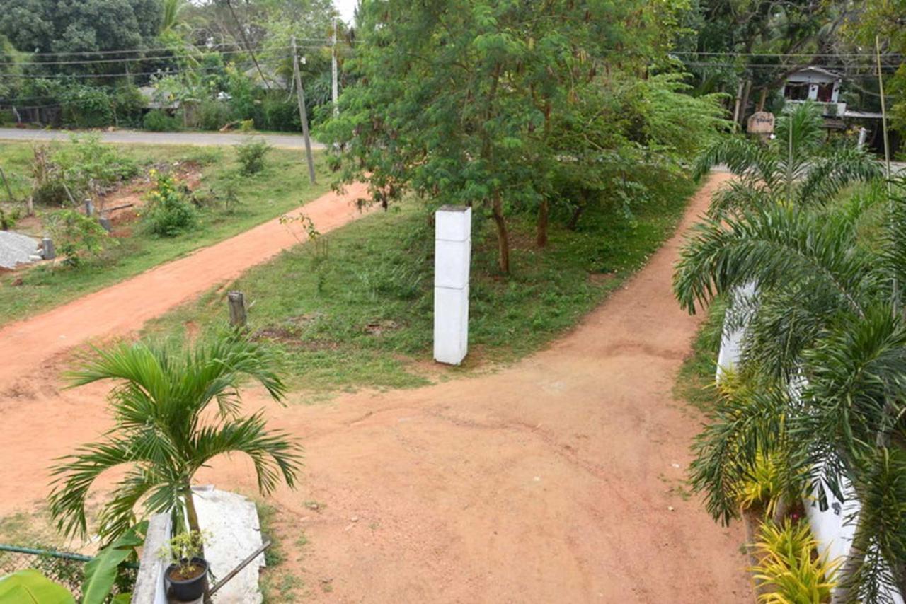 Thinaya Lake Resort Anuradhapura Eksteriør bilde