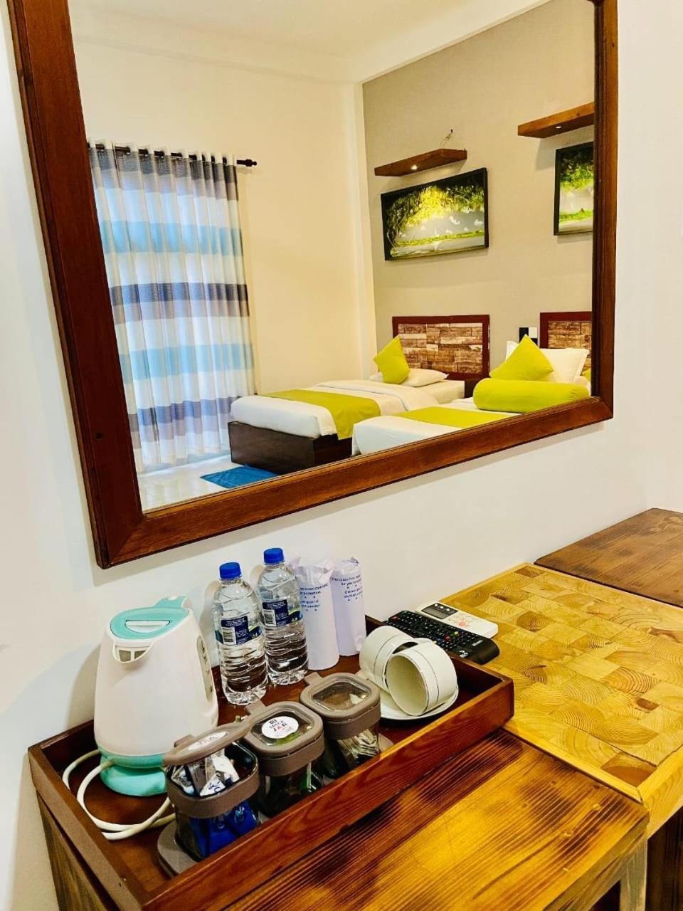 Thinaya Lake Resort Anuradhapura Eksteriør bilde