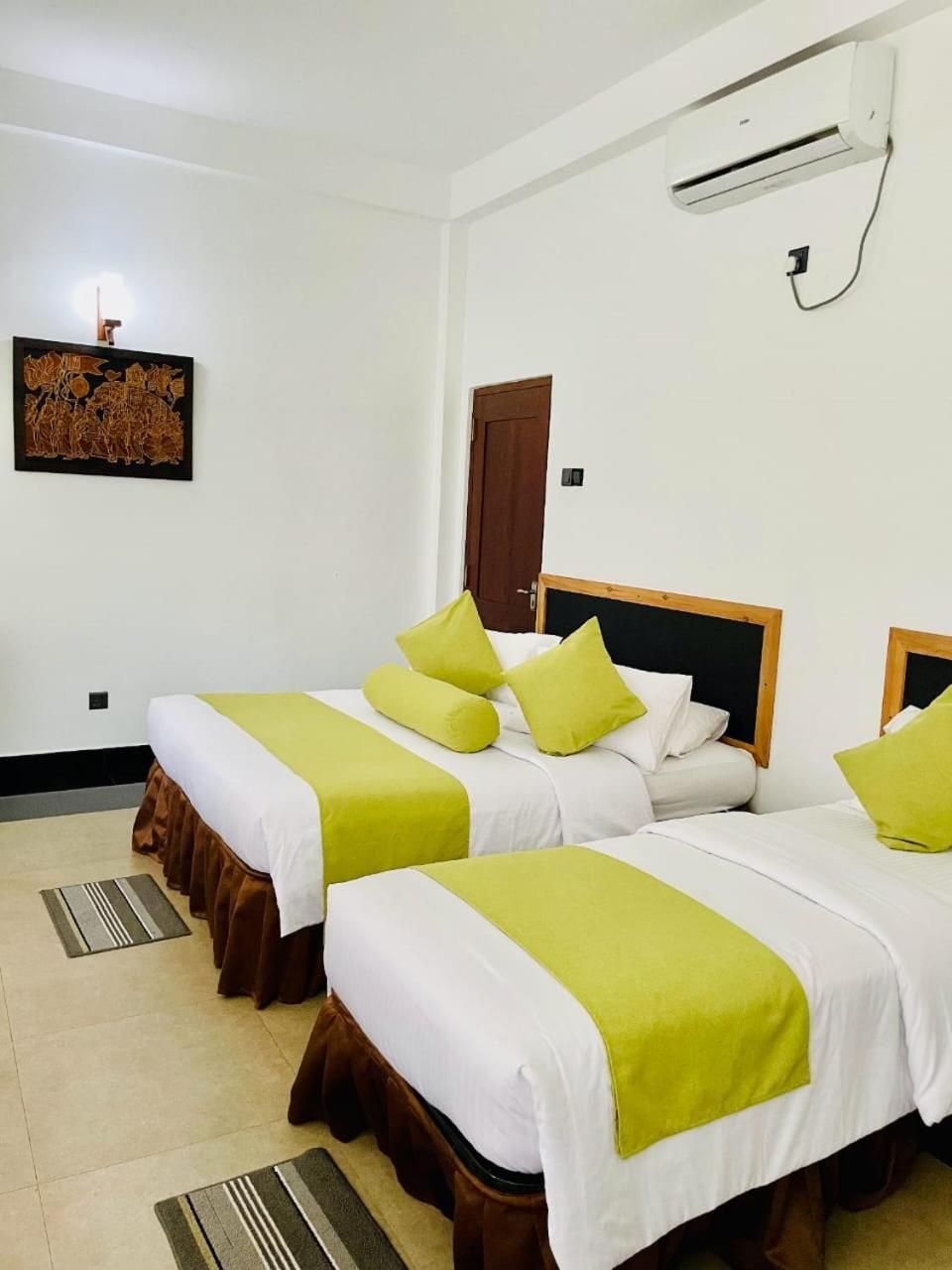 Thinaya Lake Resort Anuradhapura Eksteriør bilde