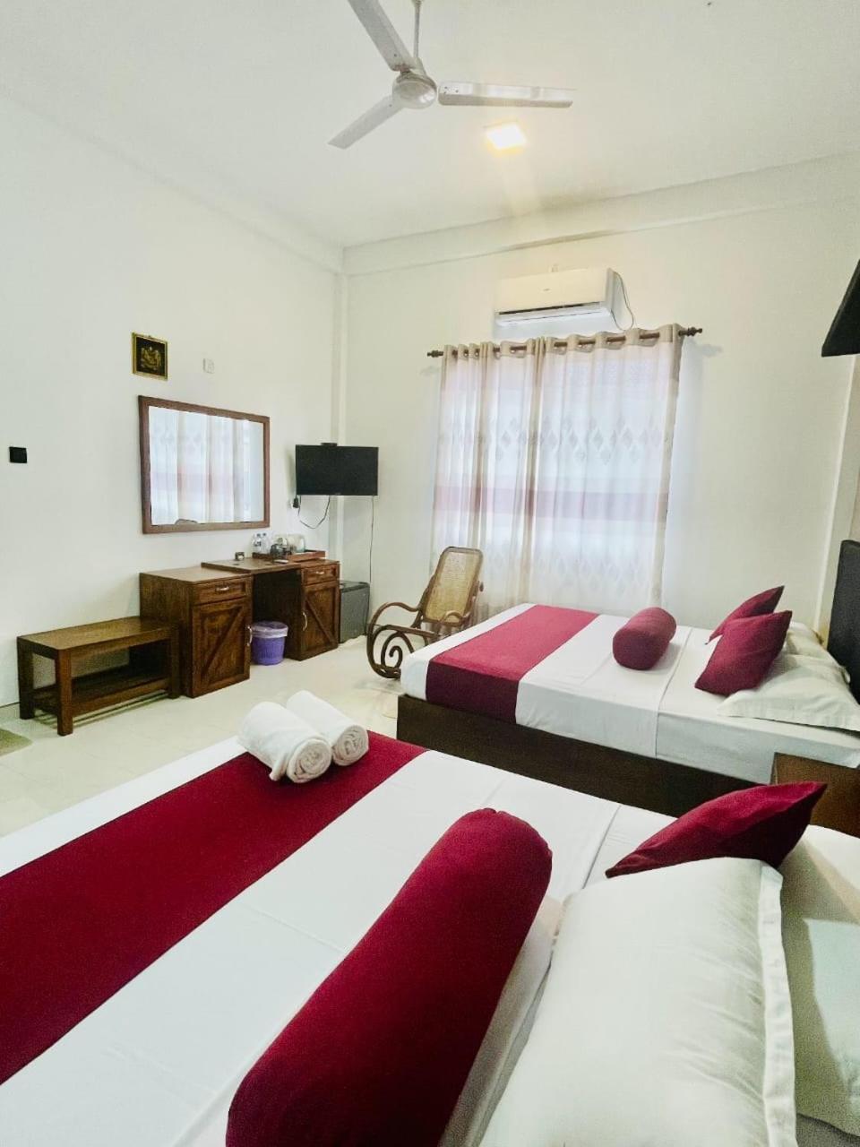 Thinaya Lake Resort Anuradhapura Eksteriør bilde