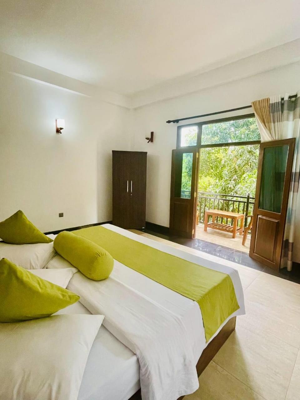 Thinaya Lake Resort Anuradhapura Eksteriør bilde
